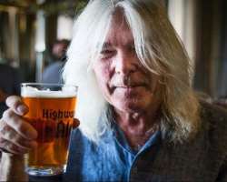 Cliff Williams consuming alcohol